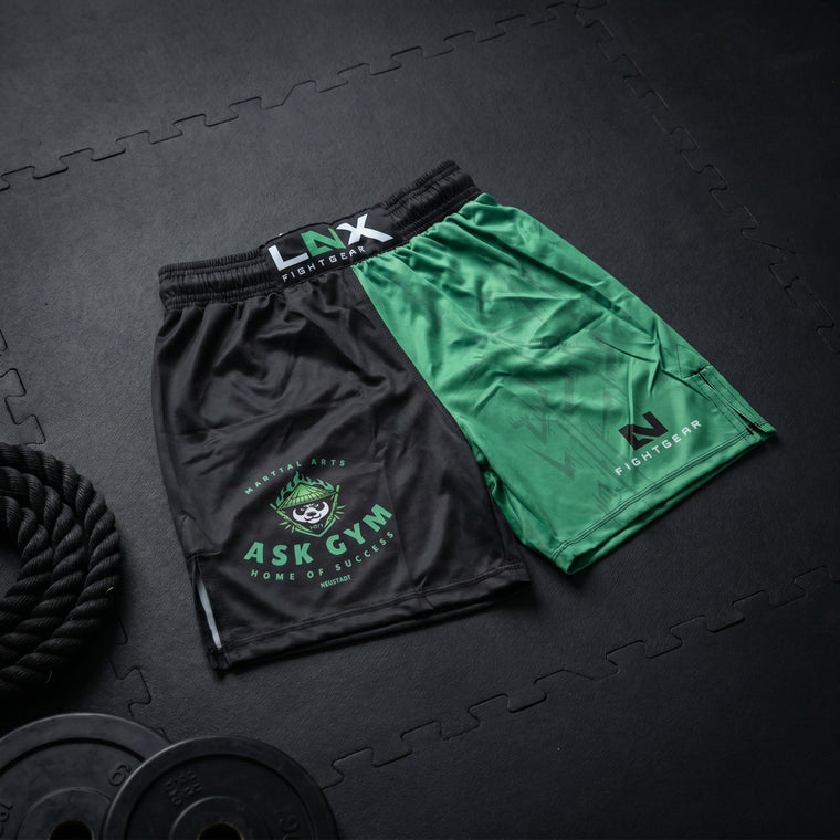 MMA-Shorts mit Gym-Branding